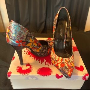 EUC. Beauty Heel Floral Pattern Heels